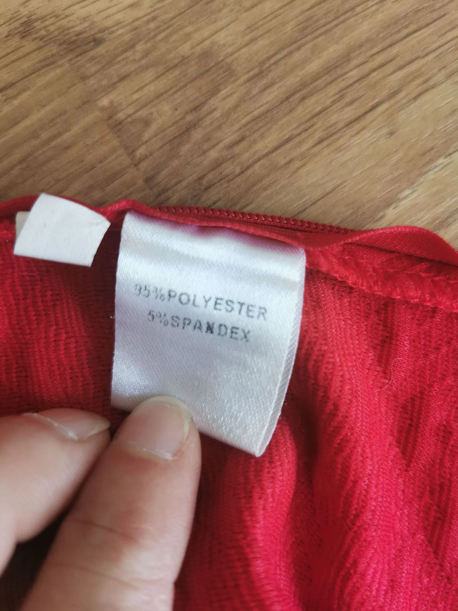 Blusa vermelha com bordado – photo 7